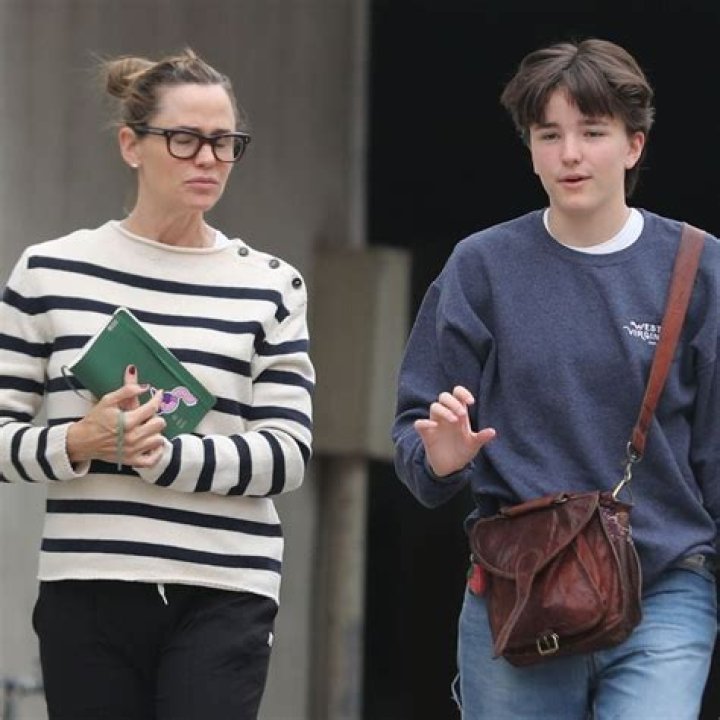 Jennifer Garner Out With Dad in LA March 2016 POPSUGAR Celebrity Photo 3