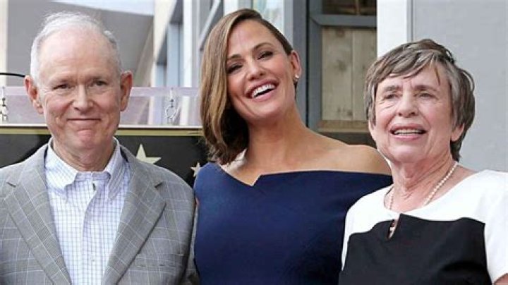 Jennifer Garner parents Who are her father and mother? Celebrity FAQs