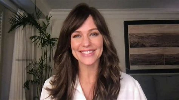 Jennifer Garner talks 'pretend cooking show' holiday plans and life