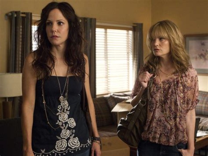 Jennifer Jason Leigh Appears on Two Screens With Few Similarities The