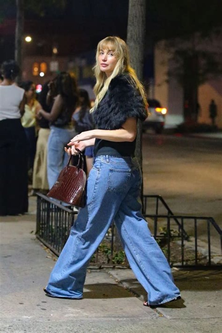 Jennifer Lawrence Booty in Jeans 13 GotCeleb