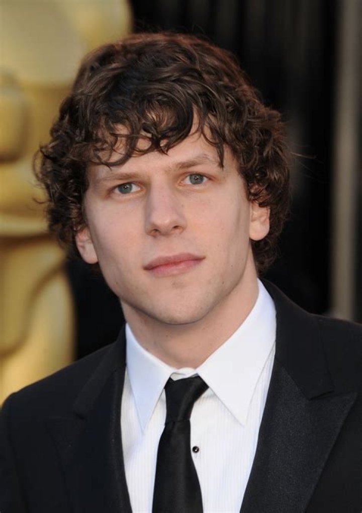 Jesse Eisenberg's girlfriend Anna Strout is pregnant with their first