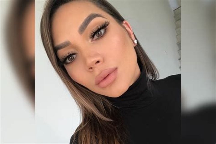 Jessica Parido Shows Mexican Vacation Swimsuit Style The Daily Dish