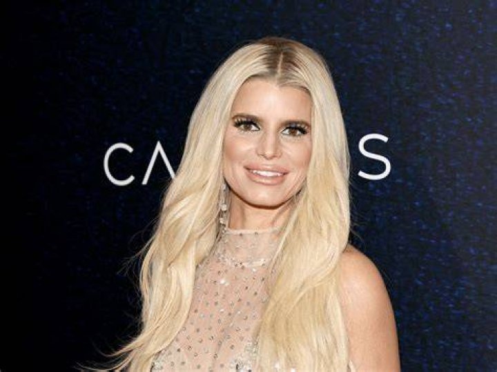 Jessica Simpson's Incredibly Toned Legs Photos