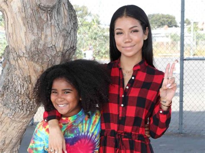 Jhen&eacute; Aiko children How many does she have and who are the fathers of
