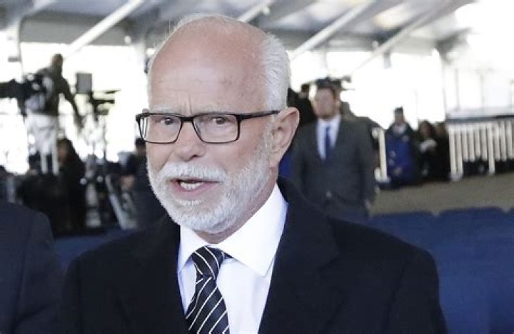 Jim Bakker Now Sells Real Estate and 150 Water Bottles Fortune