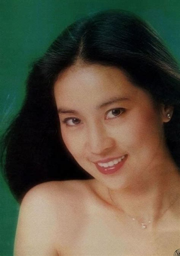 joan lin or lin feng jiao....wife of jackie chan