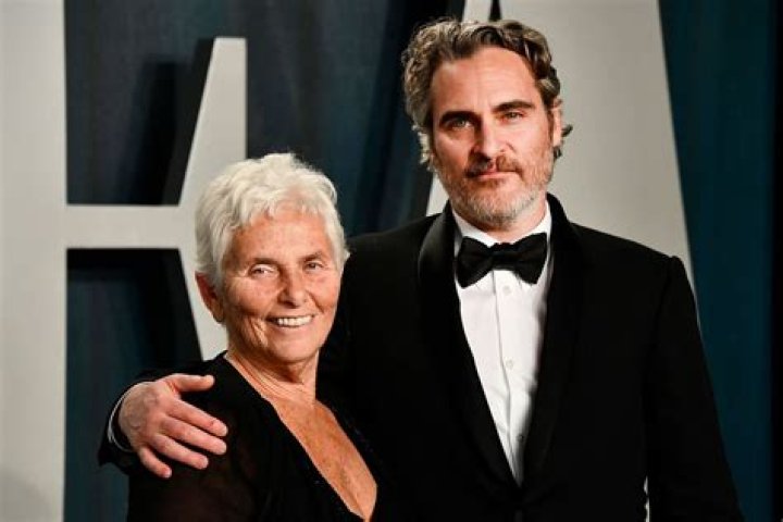 Joaquin Phoenix Parents Photos Famous Person