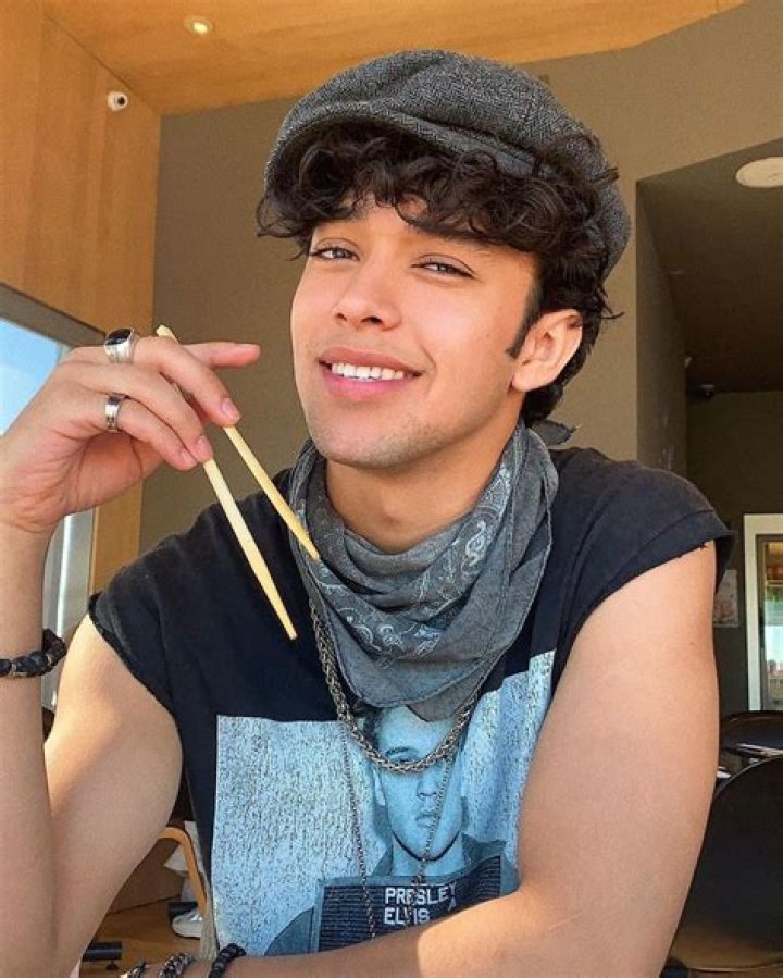 Joel Pimentel Facts Get to know this popular pop singer with this
