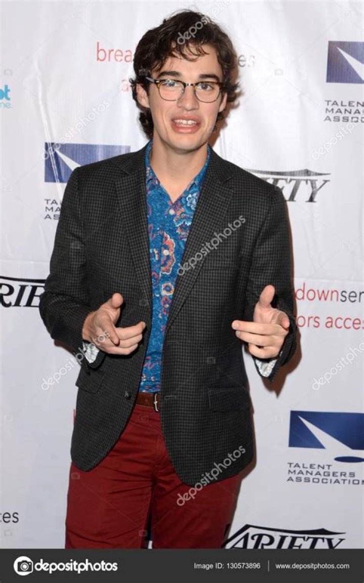 Joey Bragg Bio, Wiki, Net Worth, Dating, Girlfriend, Family, Height