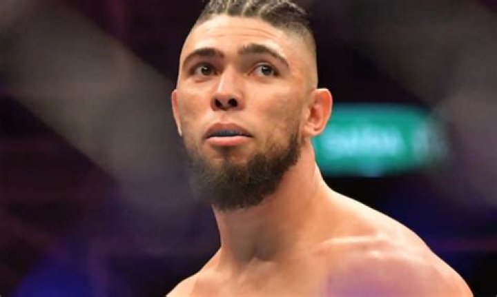 Johnny Walker revela noivado ap&oacute;s derrota para Marreta no UFC combate