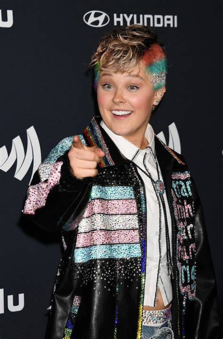 JoJo Siwa, 18, will NOT have to kiss a man in movie after protesting