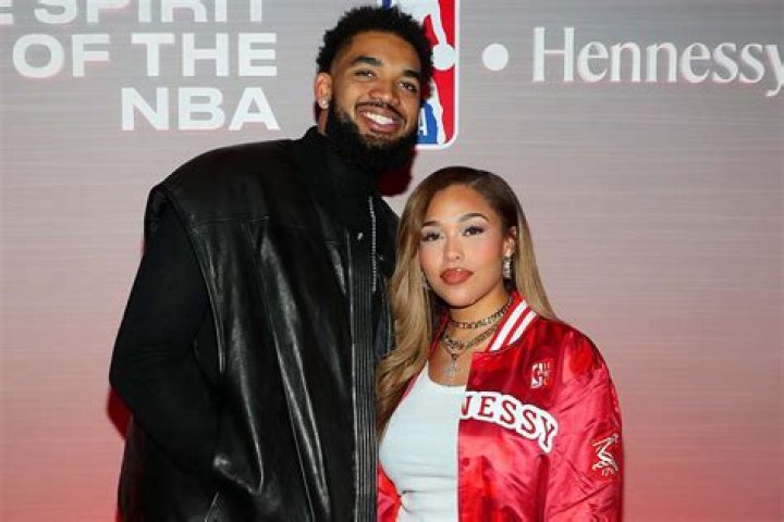Jordyn Woods gifts boyfriend KarlAnthony Towns portrait of late mother