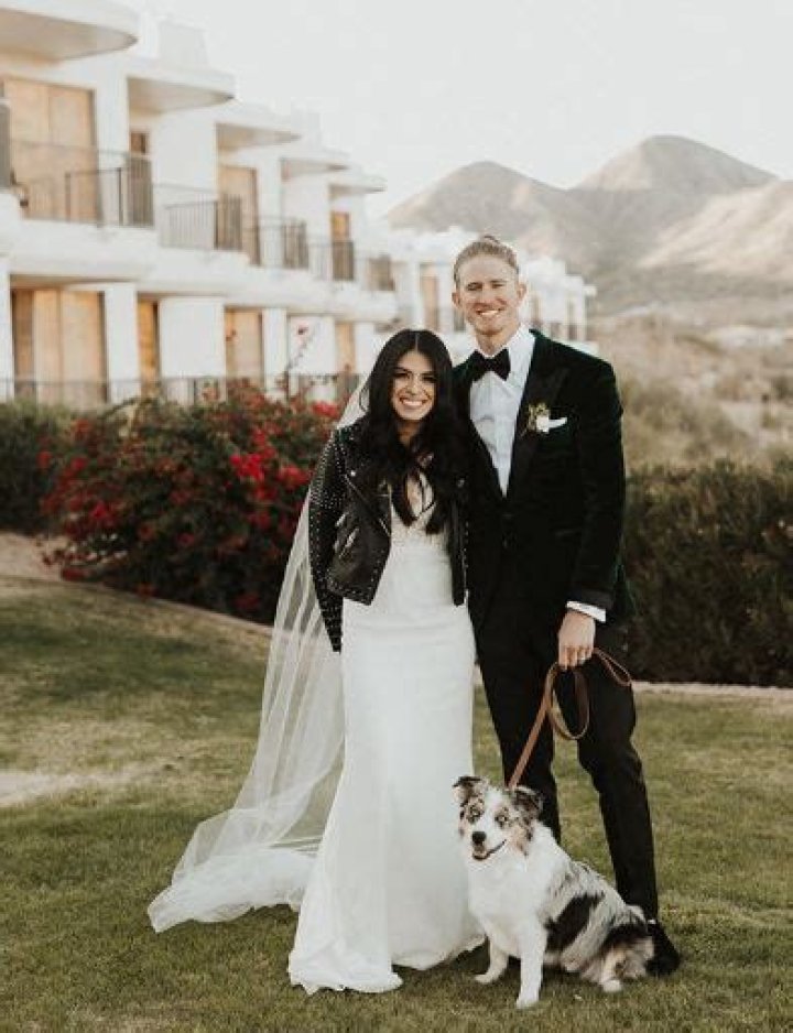 Josh Hader is Married to Wife Maria Hader. Kids.