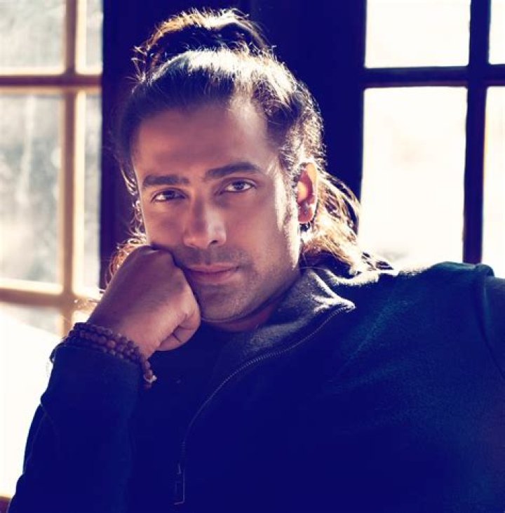 Jubin Nautiyal Height, Weight, Age, Affairs, Biography LyRiCsTraK