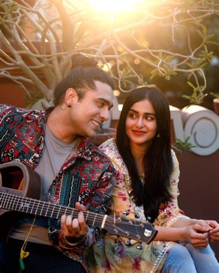 Jubin Nautiyal Musician, Singer, Couple Photos, Couples, Scenes, Couple