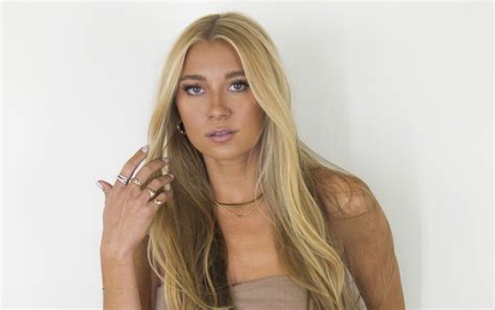 Julia Cole Releases Flirty New Song, ‘Do You Mind’ Sounds Like Nashville