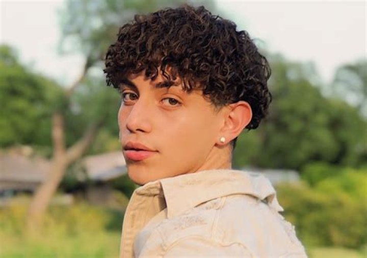 Julian Barboza Age, Wiki, Photos, and Biography FilmiFeed