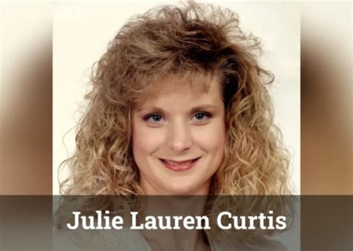 Julie Lauren Curtis (Trace Adkins ExWife) Wikipedia, Bio, Age, Height