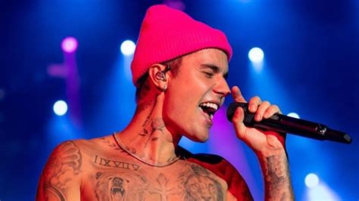 Justin Bieber comenta foto de Manu Gavassi e f&atilde;s ciumentas do cantor a