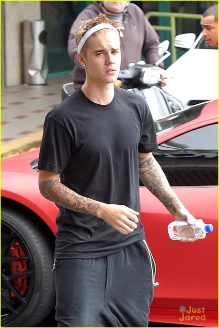 Justin Bieber Wears a Headband to the Mall Photo 730421 Photo