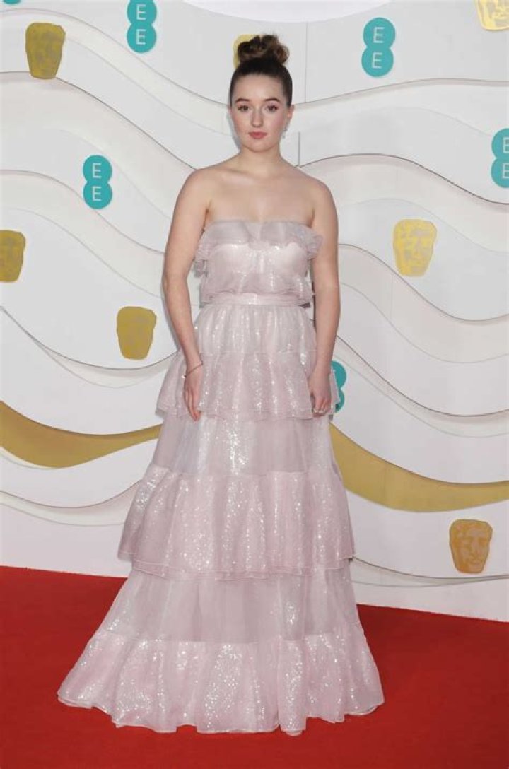 Kaitlyn Dever Attends 2022 Vanity Fair Oscar Party in Beverly Hills 03
