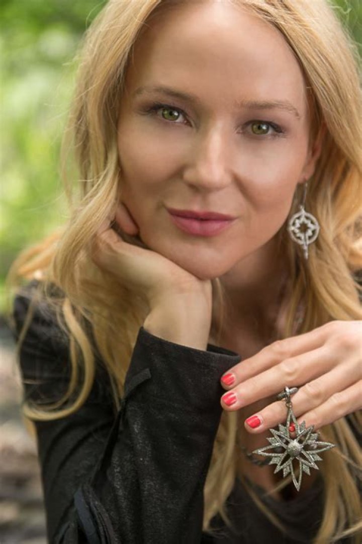 Kaji Fashion Jewel Kilcher Wins The Primetime Emmy Awards 2010