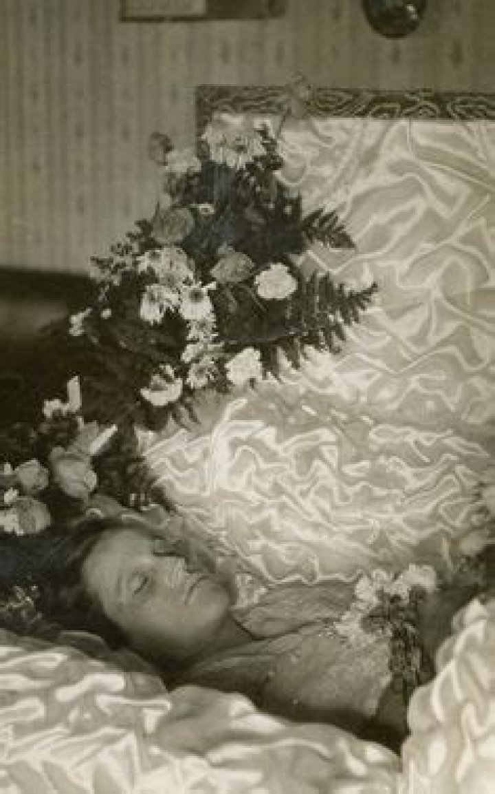 Karen Carpenter Funeral Photos