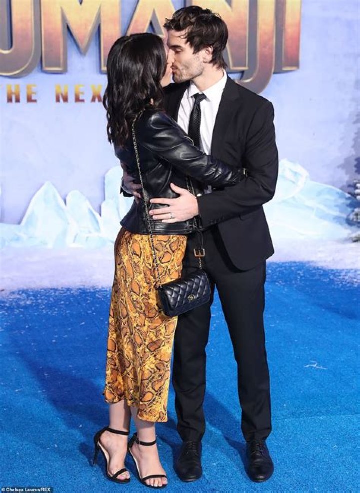 Karen Gillan and Awkwafina stun at the world premiere of Jumanji The