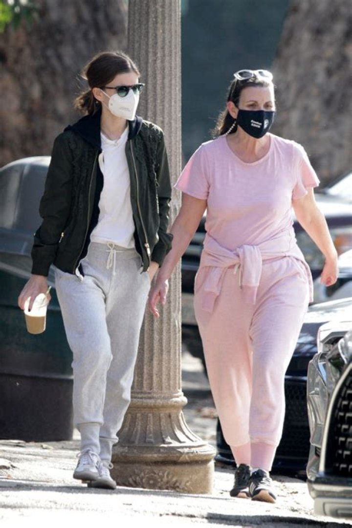 KATE MARA Out with Her Mom in Los Angeles 01/04/2021 HawtCelebs