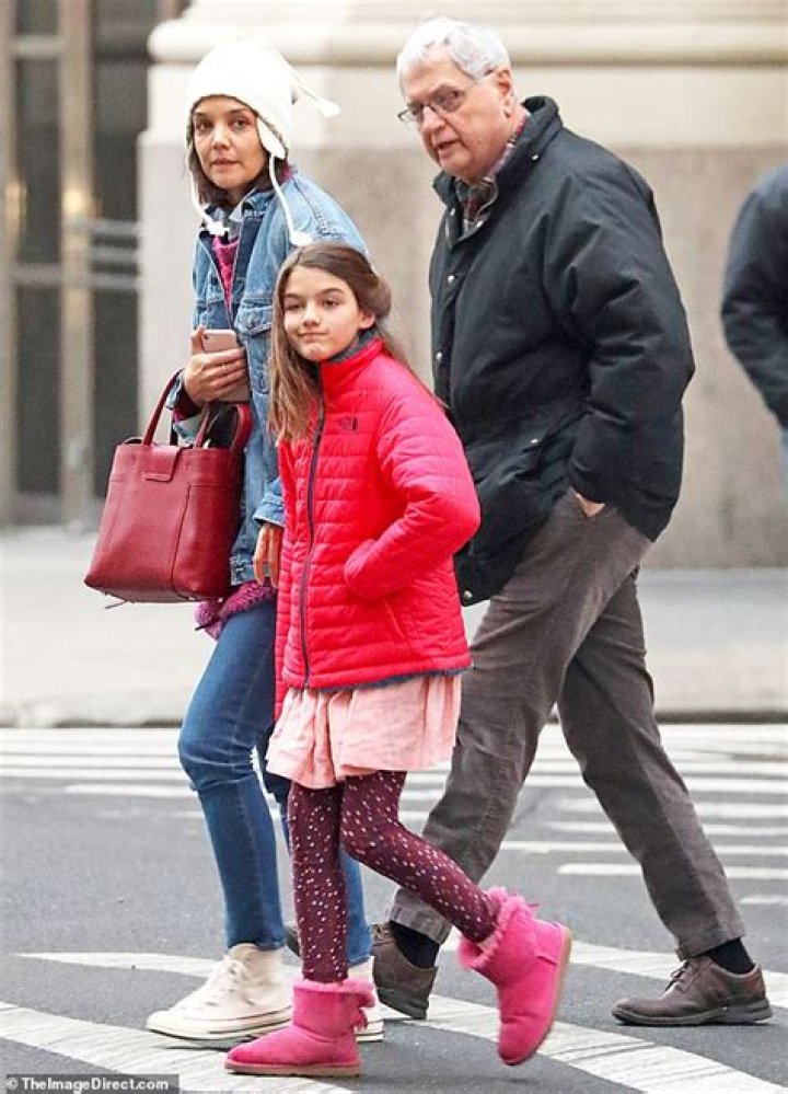 Katie Holmes enjoys family fun as she and her parents take take