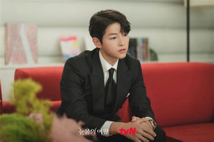 Kdrama Actor Song Joongki Dating Katy Louise Saunders? Reborn Rich