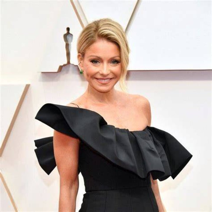 Kelly Ripa reveals she had plastic surgery 'They tore all the way