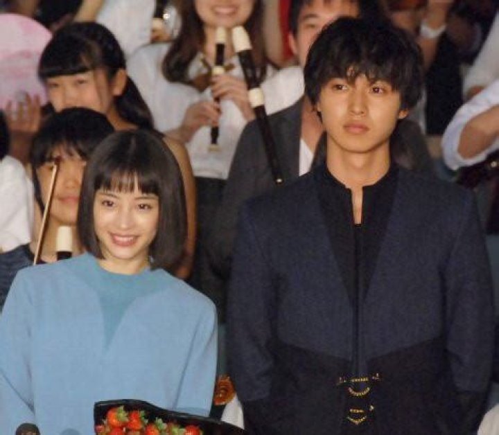 Kento Yamazaki Wife Who is Suzu Hirose? Girlfriend Suzu Hirose Age
