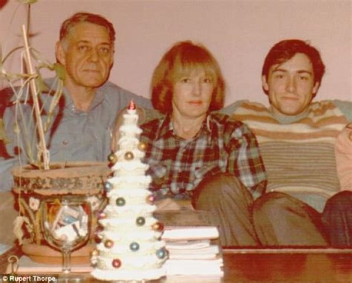 Kevin Spacey family siblings, parents, children, wife
