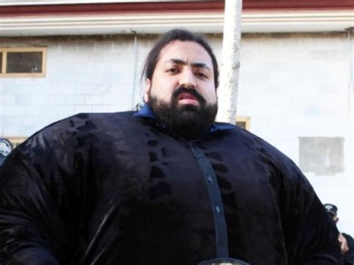 Khan Baba "The Pakistani Hulk" Weighs 961 lbs strong man or fake?