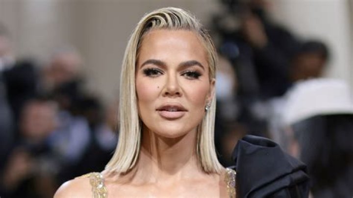 Khloe Kardashian looks unrecognizable as a teen with her sisters