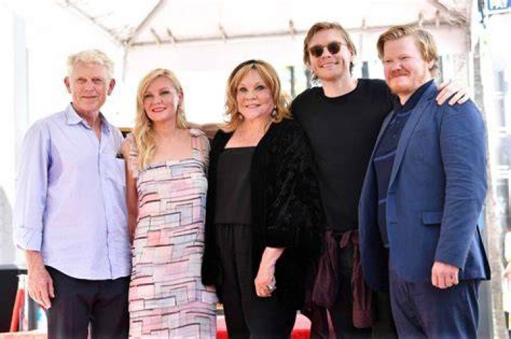 Kirsten Dunst Brings Son Ennis to Her Walk of Fame Star Ceremony