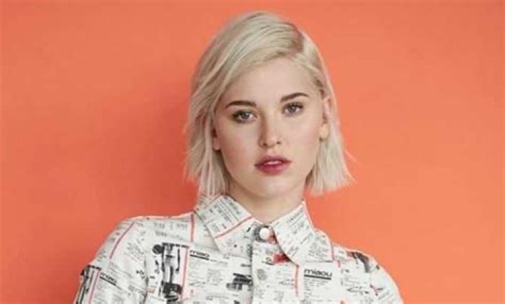 Know About Sarah Grey; Age, Dating, Family, Net Worth, Height, 2019