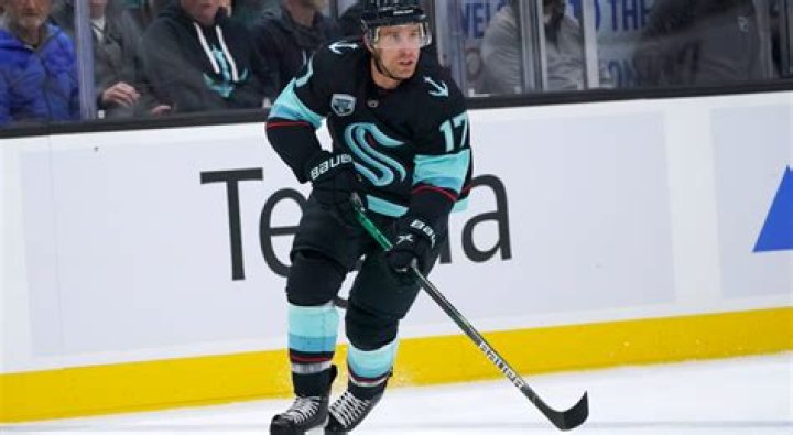 Kraken lose Jaden Schwartz for 46 weeks with hand injury