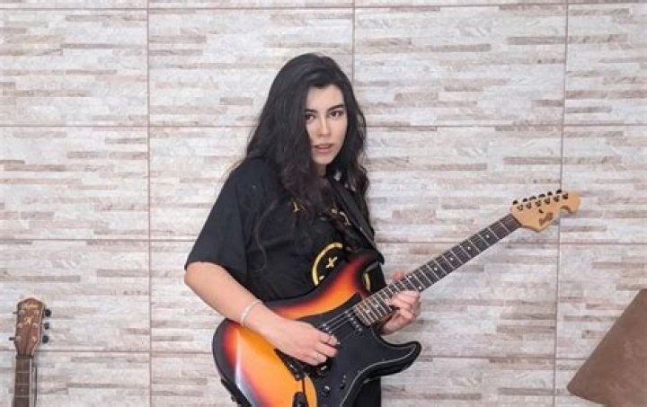 Larissa Liveir (Guitarist) Wiki, Age, Height, Boyfriend, Family, Net