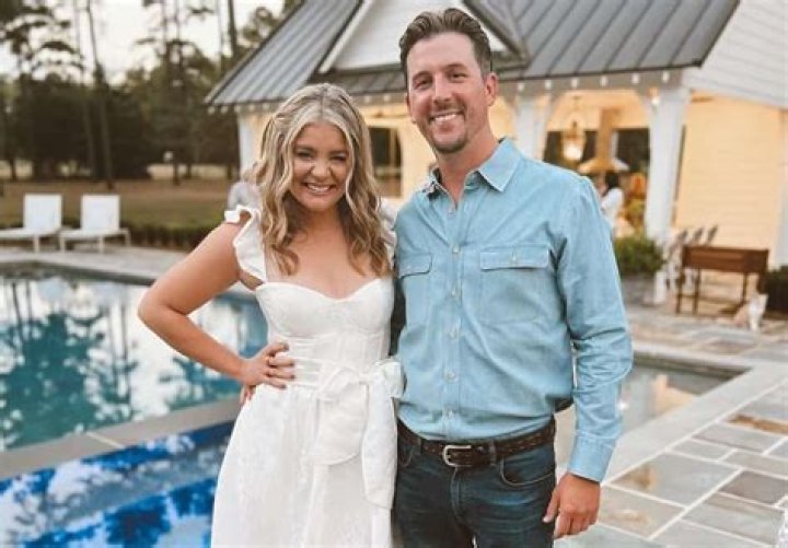 Lauren Alaina Is 'Almost Married,' Radiates Joy With Her Parents And