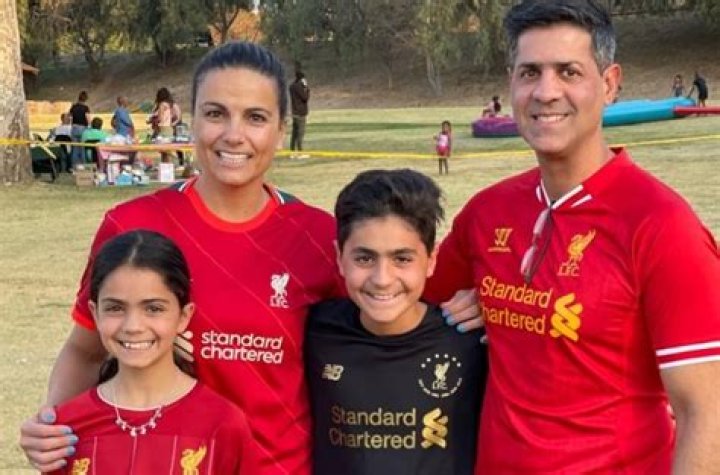 Leanne Manas and family for the cover of the September issue of Living