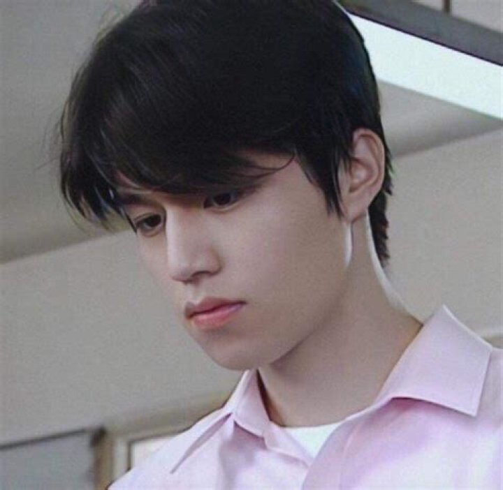 LEE DONG WOOK AT 18?!?! WOAH He was super young and cutefaced when he