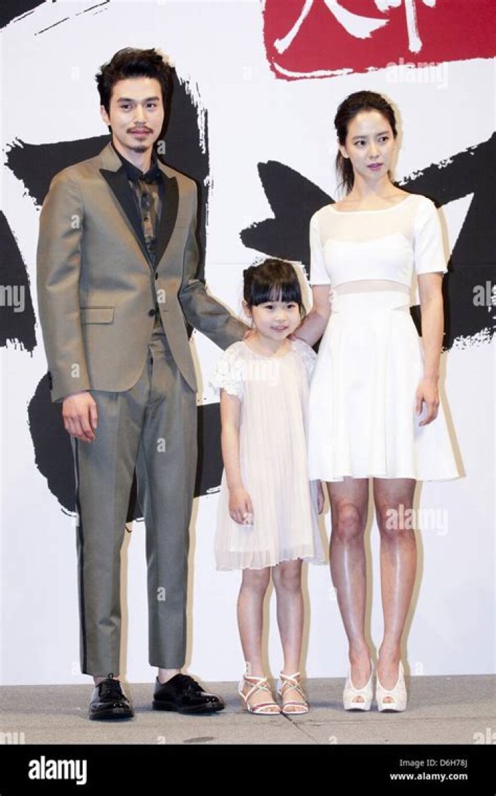 Lee Dong Wook Wife Is He Single Or Married? Family And Net Worth 247