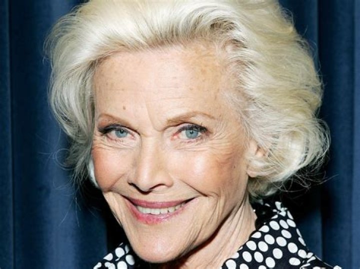 Legendary actress Honor Blackman died at age of 94 NewsTrack English 1