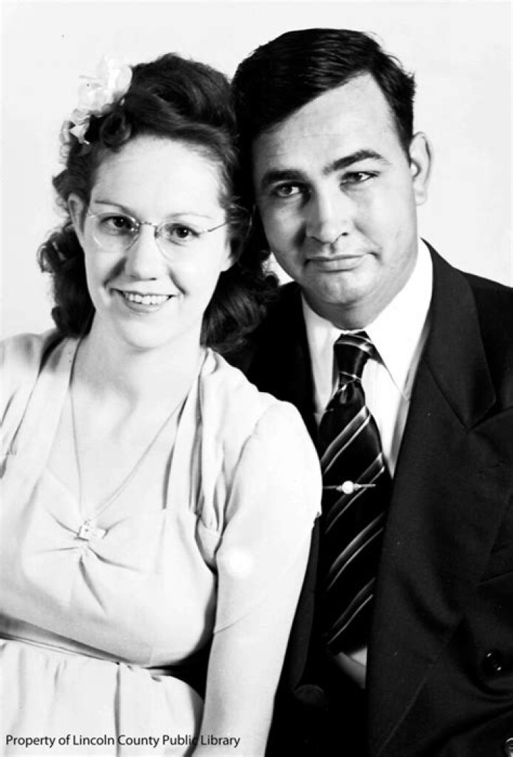 Leo Terrell 1 A married couple had their photo taken sepa&hellip; Flickr