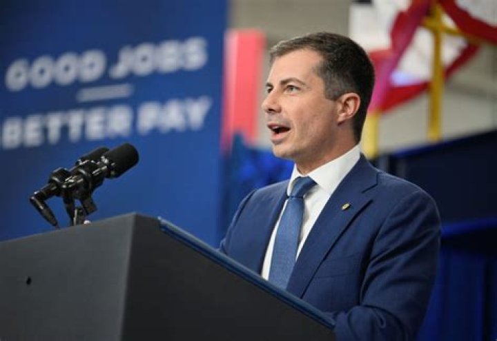 Lightfoot and Buttigieg highlight LGBT politicians' progress Business