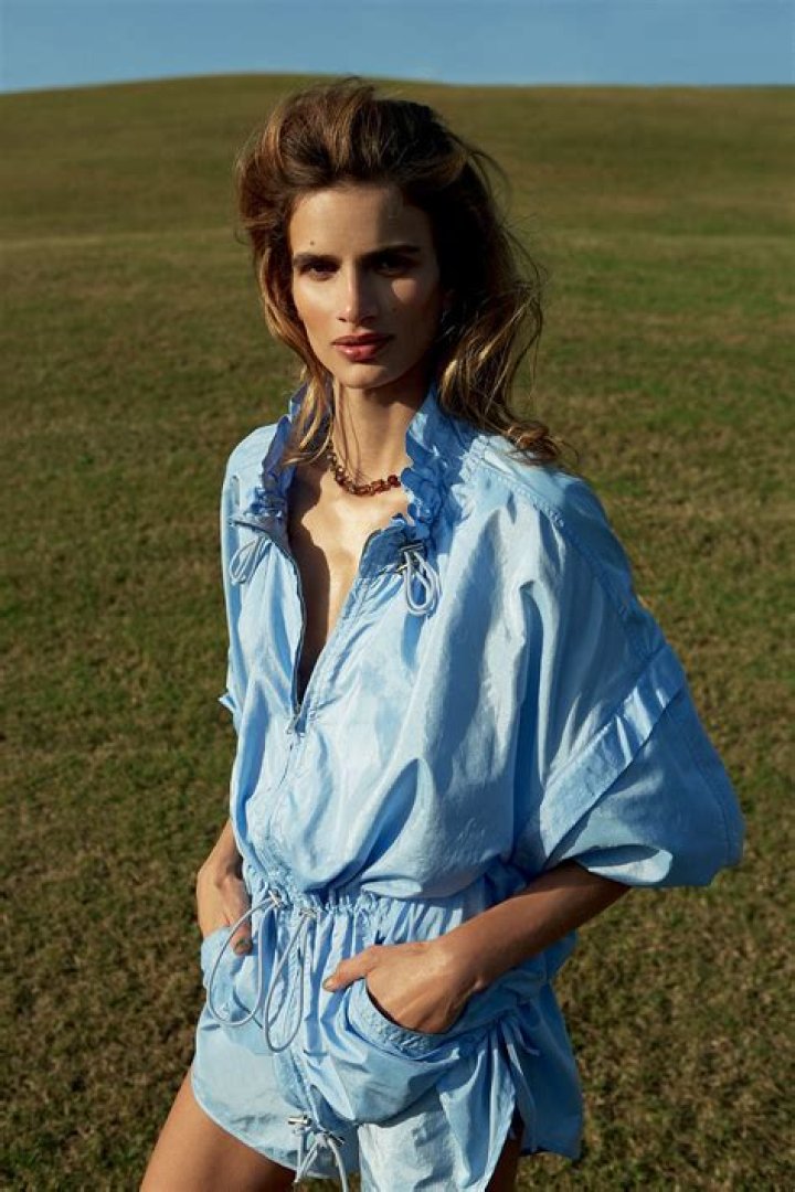 Linda Helena o dia a dia da modelo exclusiva de Tom Ford Revista