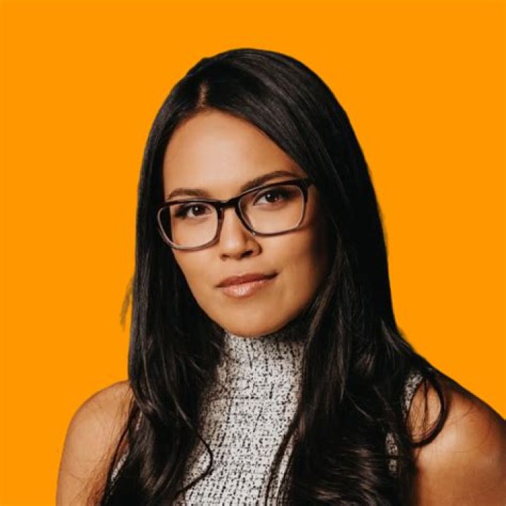 Liz Hernandez Bio, Wiki, Age, Height, Boyfriend, Mom, Access Hollywood